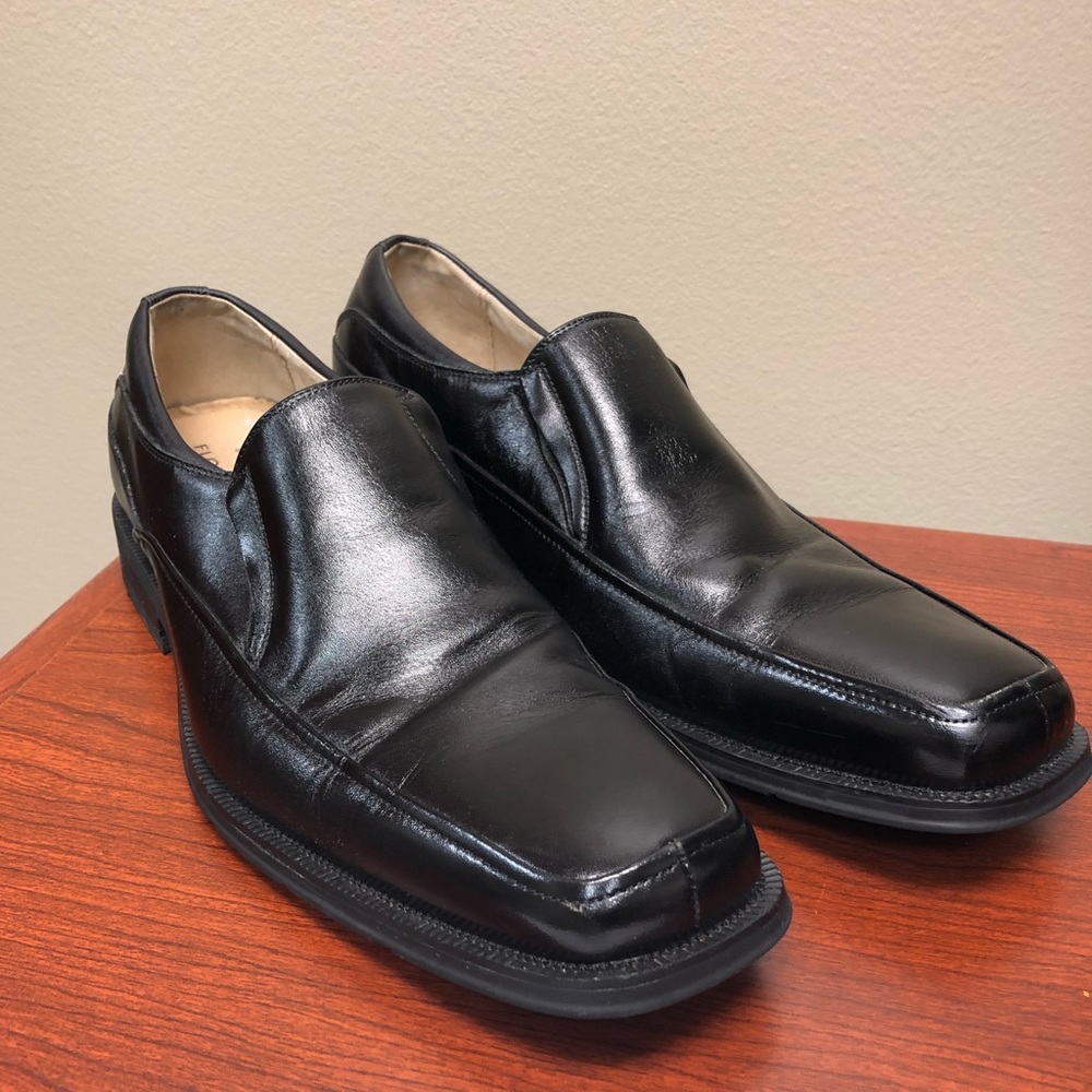 Men’s black leather loafers